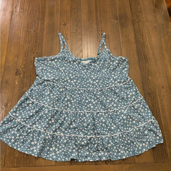 Vintage by Torrid Ditsy Daisy Slub V-Neck Tiered Swing Camisole - Picture 2 of 5